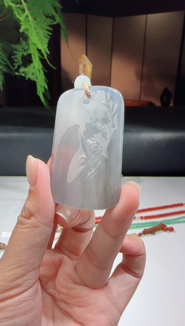 颈饰未镶嵌翡翠枯木逢春 洋