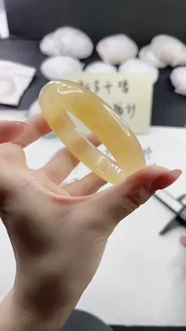 未镶嵌手镯石英质玉L189-64