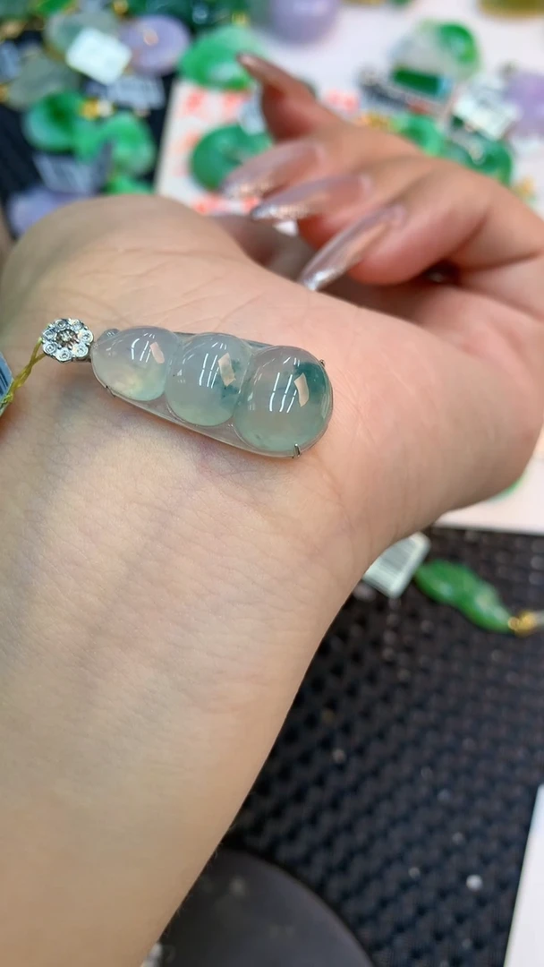 颈饰18K金镶嵌翡翠1