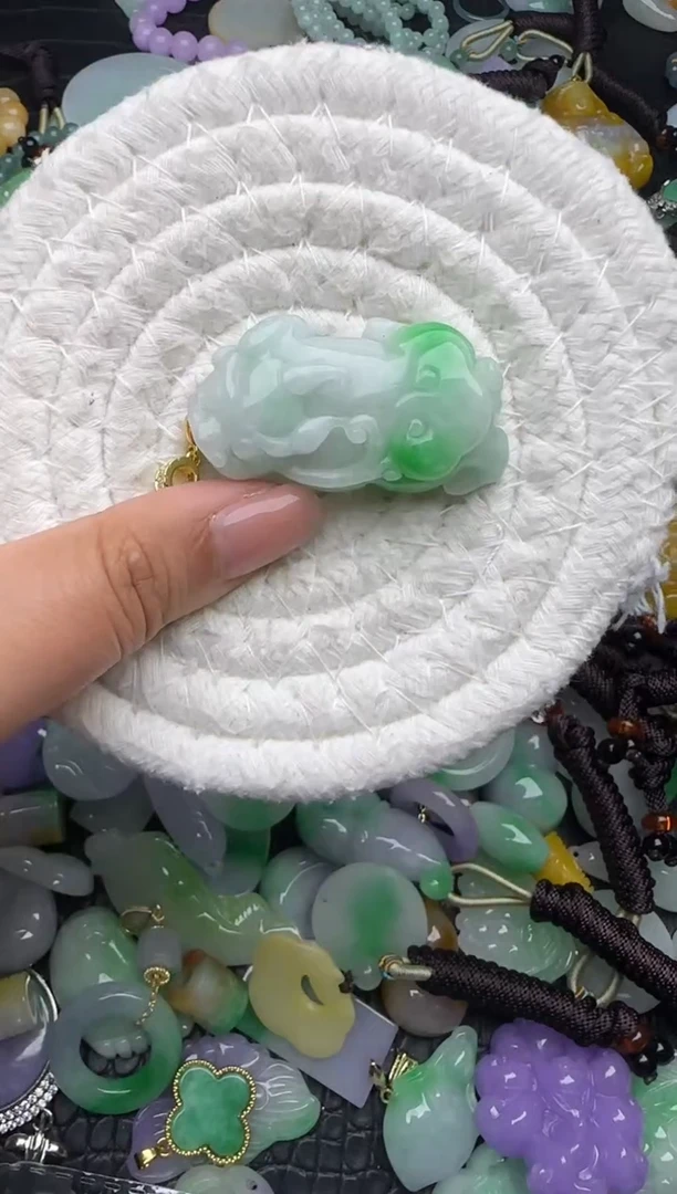 颈饰未镶嵌翡翠缅甸翡翠吊坠