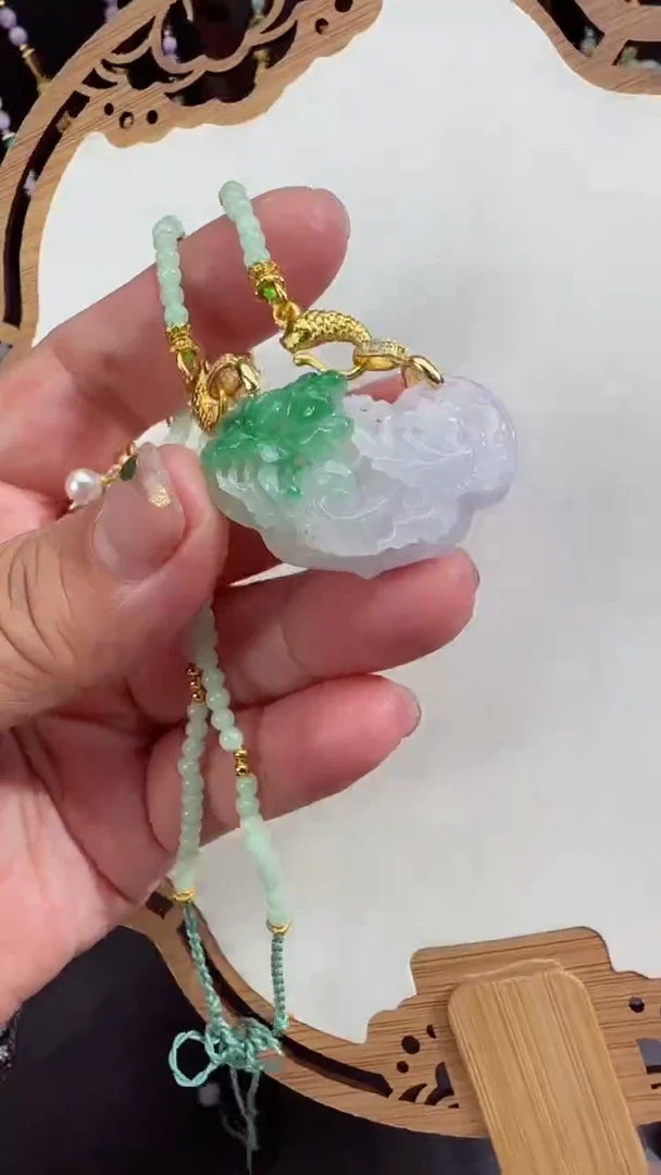 翡翠未镶嵌颈饰吊坠