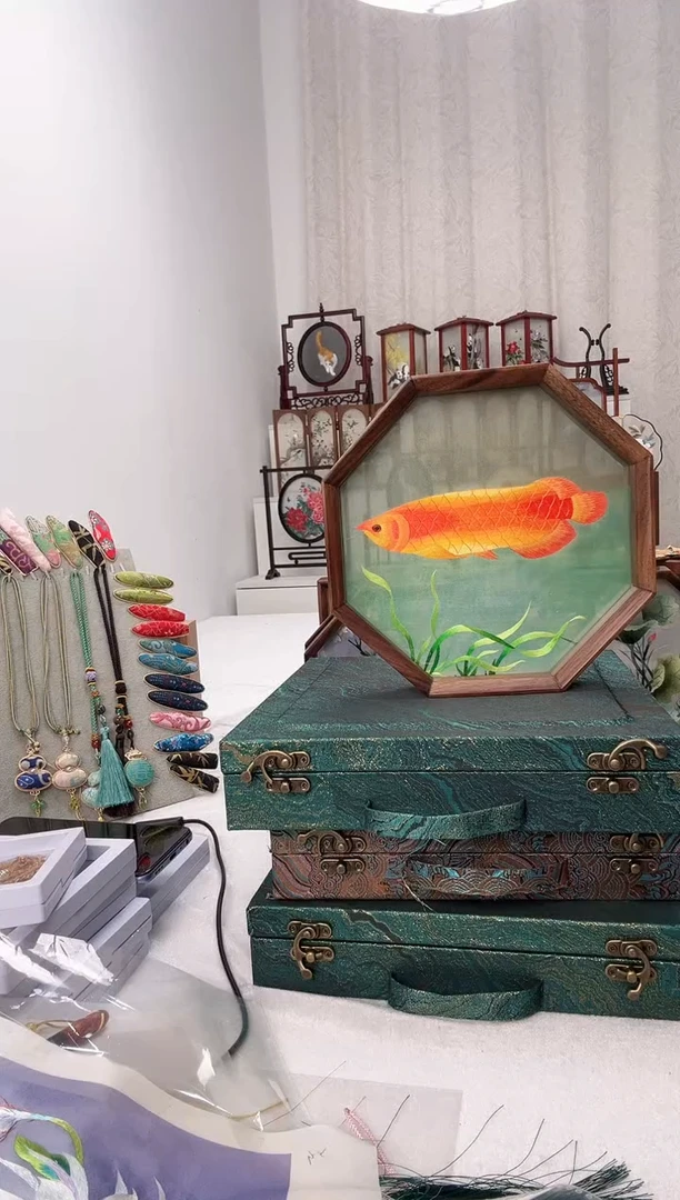 扇子苏绣作品手工摆台