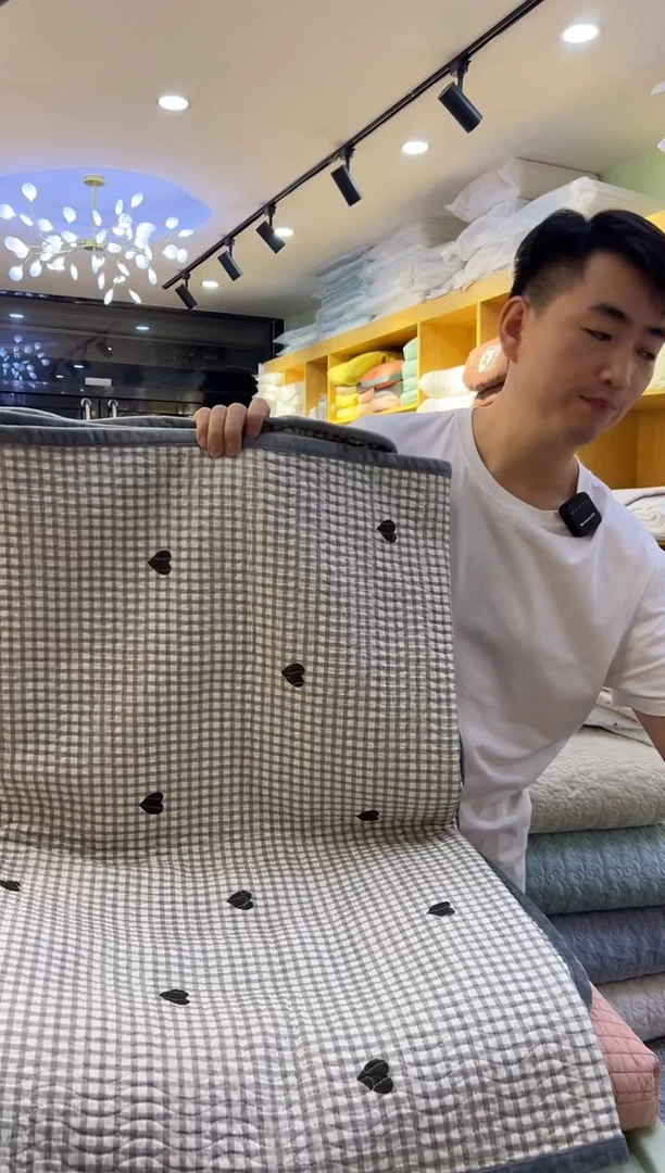 棉90 床盖  灰色心心格子   99