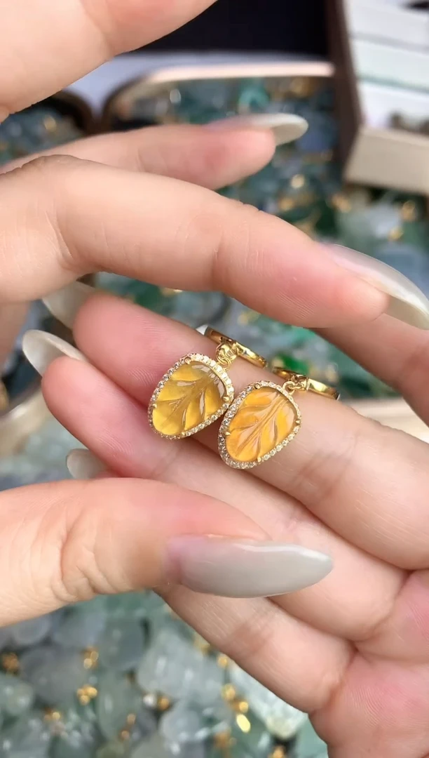 颈饰银S925镶嵌翡翠2025110601