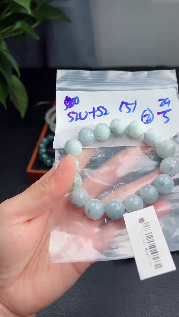 定制翡翠未镶嵌毛货需精细抛光，拍一发一