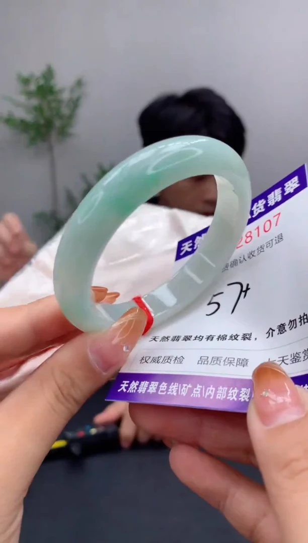 未镶嵌手镯翡翠有纹，完美者勿拍