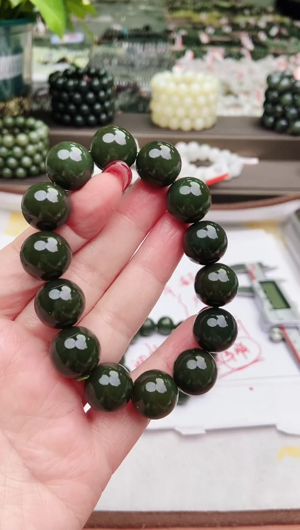 【闪购商品】和田玉手串未镶嵌纯天然和田玉俄夹层牛油果绿16