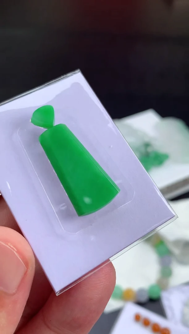 定制翡翠未镶嵌翡翠