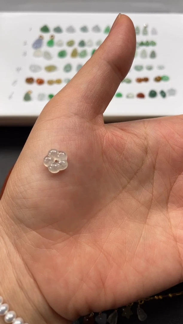 吊坠(不含链)18K金镶嵌翡翠一个JK165