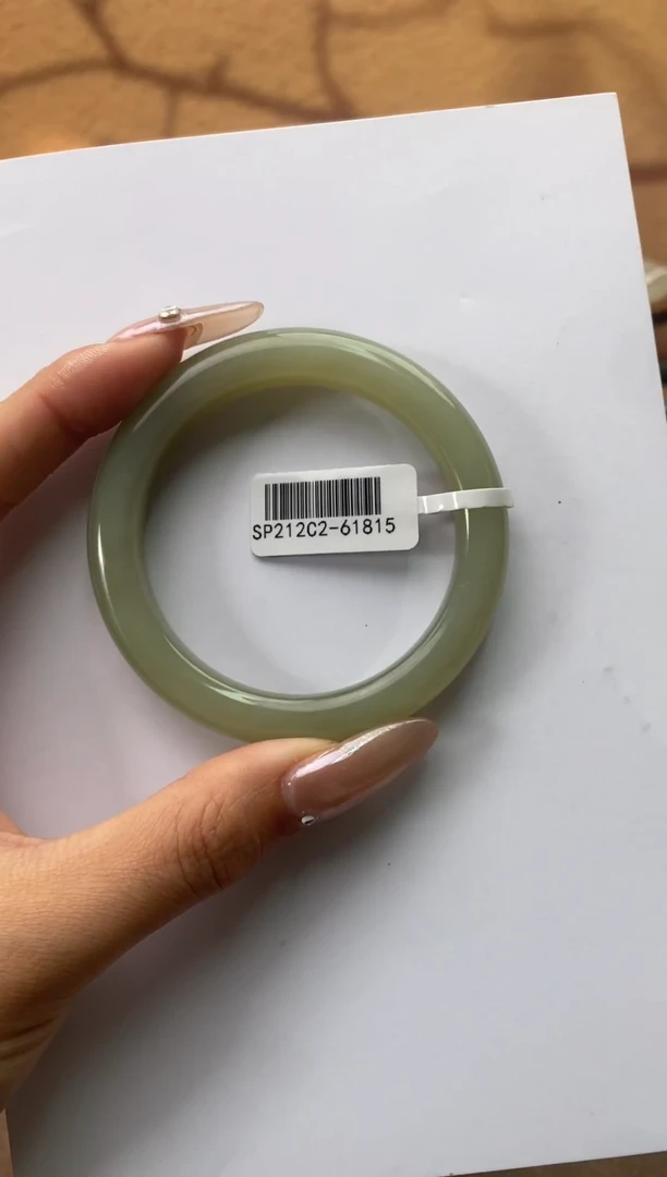 未镶嵌手镯和田玉55 新疆且末青白