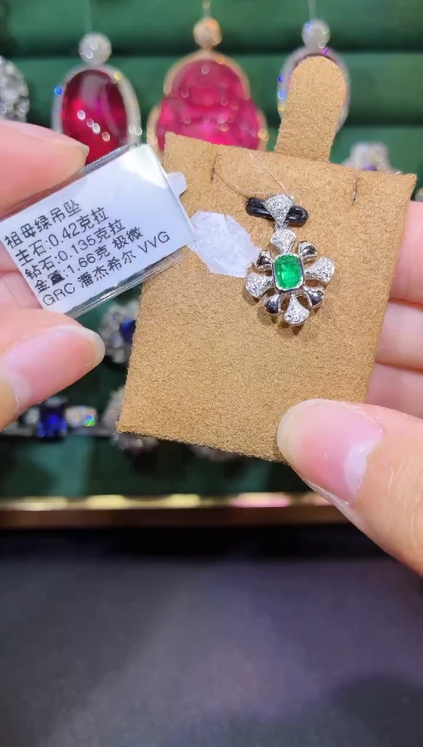 吊坠(不含链)18K金镶嵌祖母绿0.42克拉
