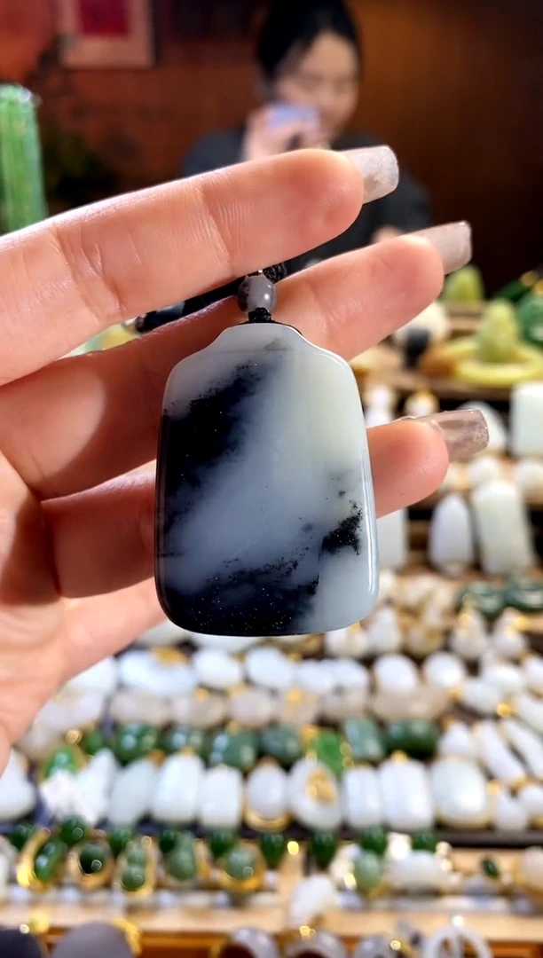 【闪购商品】和田玉吊坠未镶嵌。