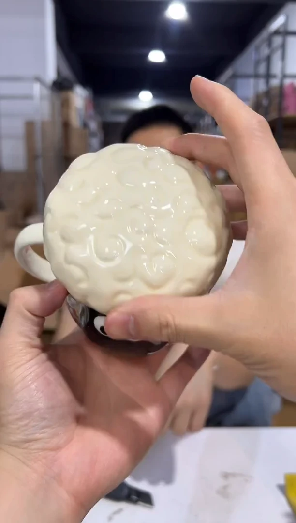 瓷片Q版小羊肖恩带盖水杯