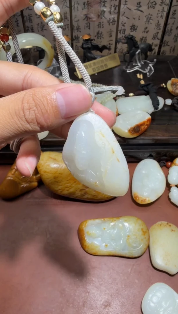 未镶嵌和田玉挂件和田玉