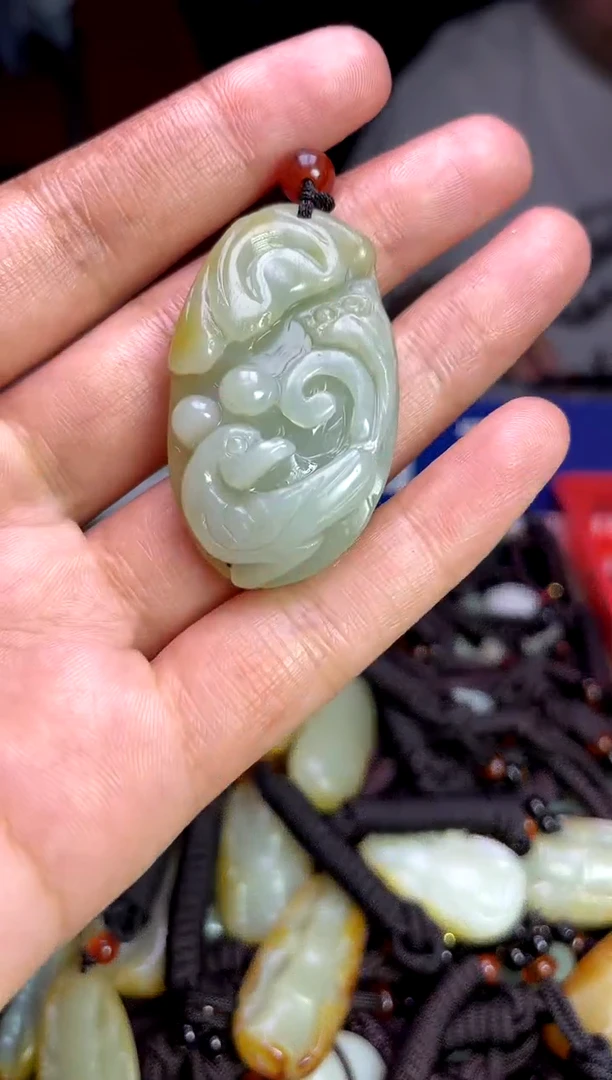 未镶嵌和田玉挂件1