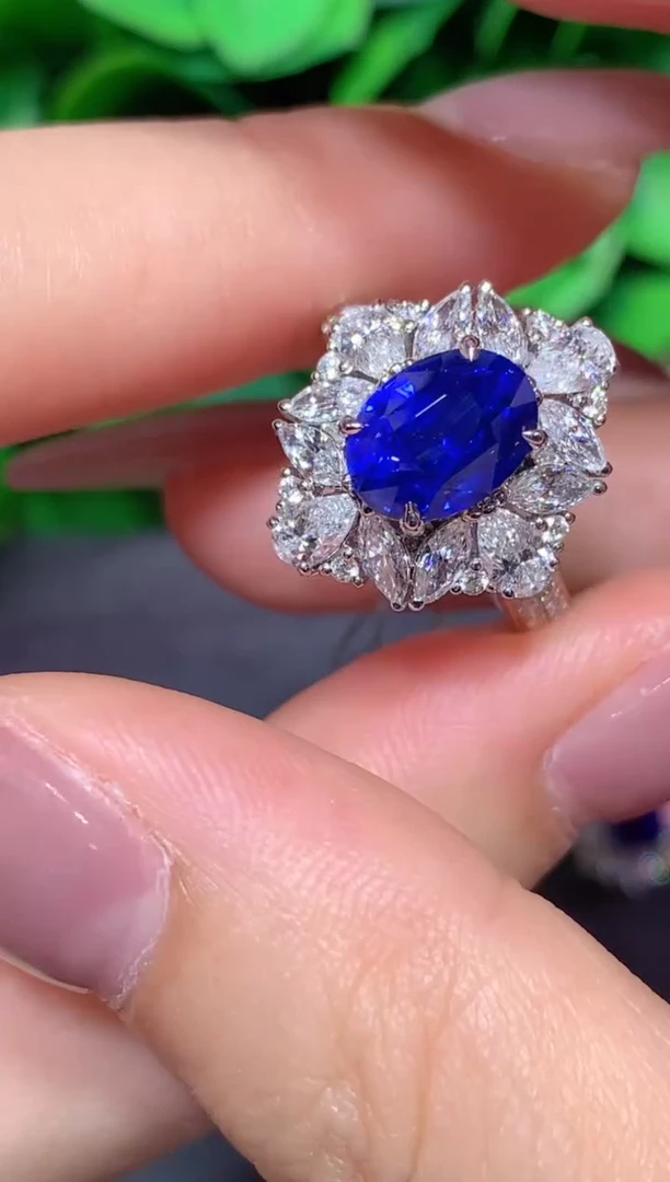 戒指蓝宝石18K金镶嵌3.1ct