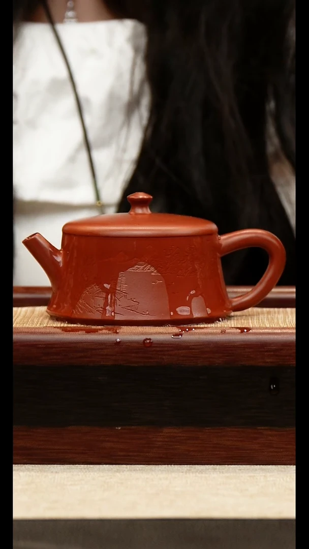 朱泥刻绘云柱130cc紫砂壶