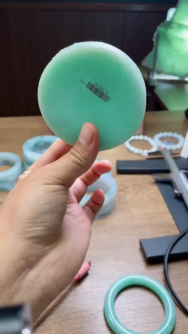 未镶嵌手镯定制翡翠似****8定制