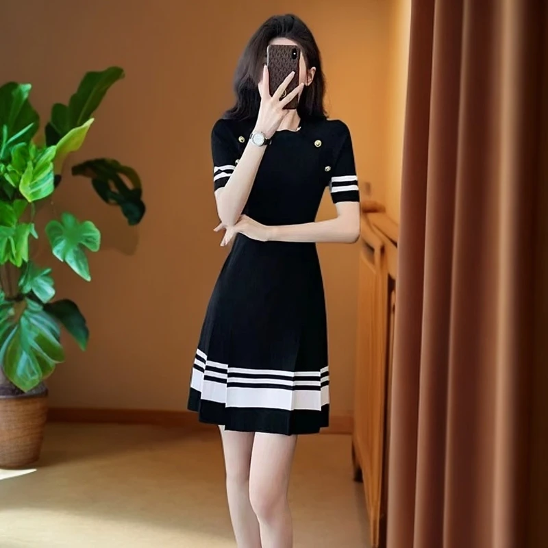 9284气质女神范高级感小众设计感条纹显瘦连衣裙