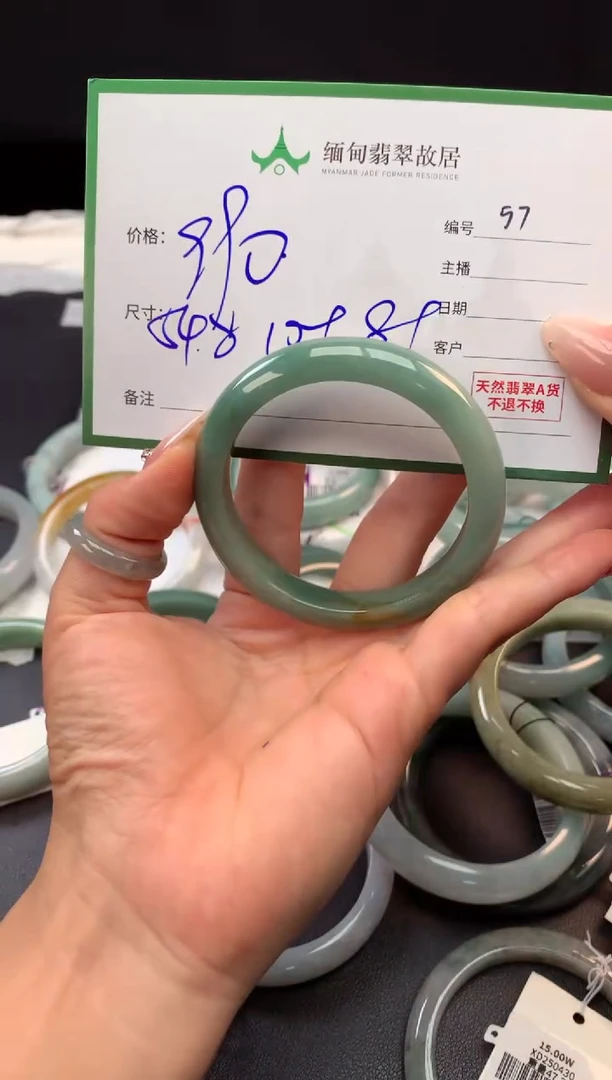 定制翡翠未镶嵌毛货需精细抛光+多人