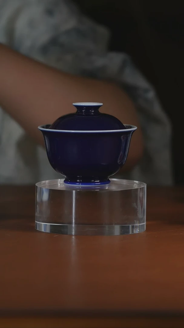 记蓝内绘鱼藻盖碗