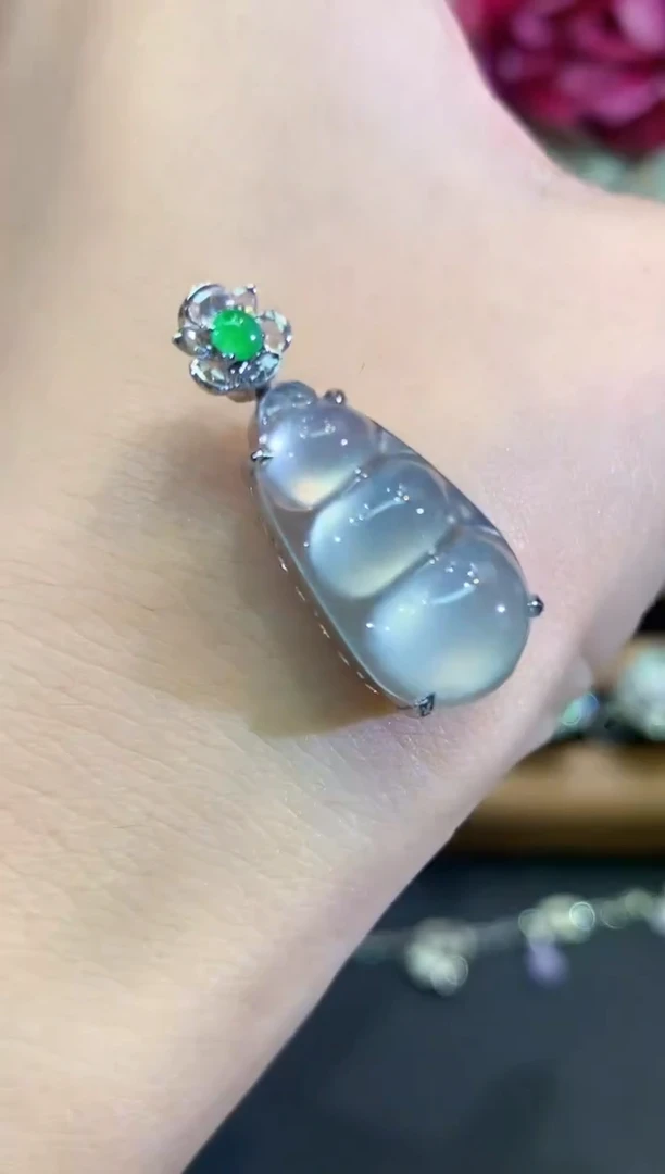 吊坠(不含链)18K金镶嵌翡翠B95 多样性一件发货