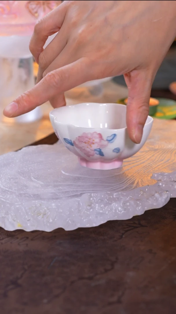 粉宽百合 大宽口花边杯