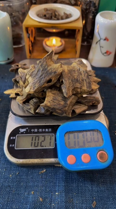 【闪购商品】沉香摆件紫棋块料102克