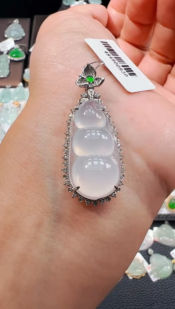 吊坠(不含链)18K金镶嵌翡翠福豆吊坠930