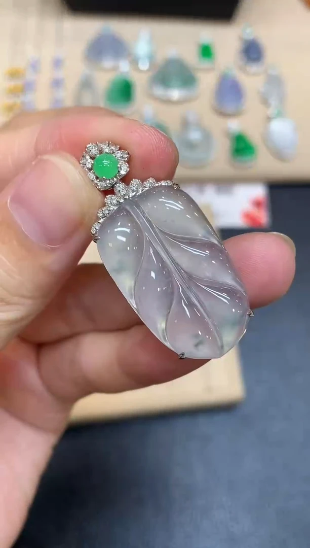 颈饰18K金镶嵌翡翠树叶【无服务费【48小时鉴赏期】