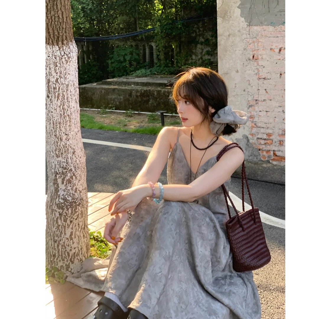 【炒染肌理】法式时尚气质V领抽褶度假氛围感连衣裙夏季新款吊带裙