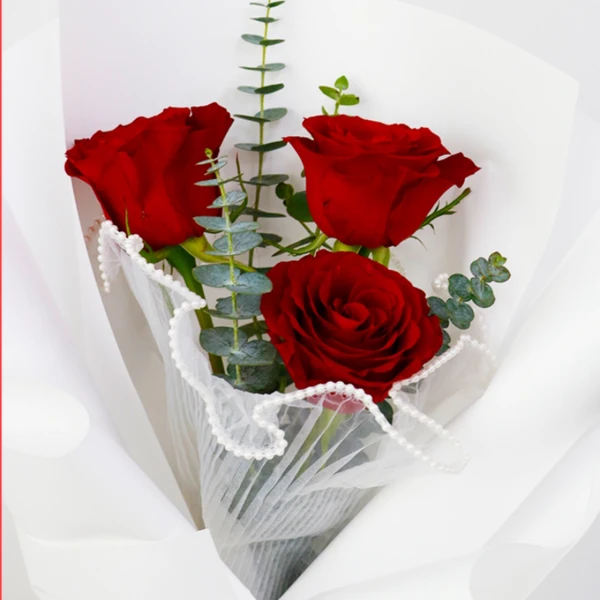 「白纱恋语」3朵玫瑰鲜花束