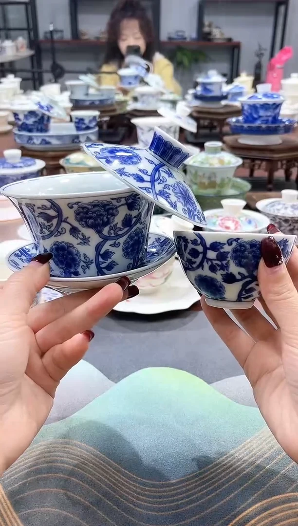 【闪购商品】320釉下彩仿古青花缠枝莲盖碗+1杯