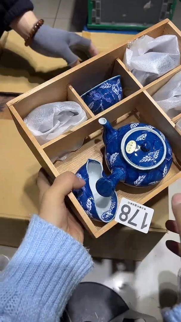 王*权178............茶摆件