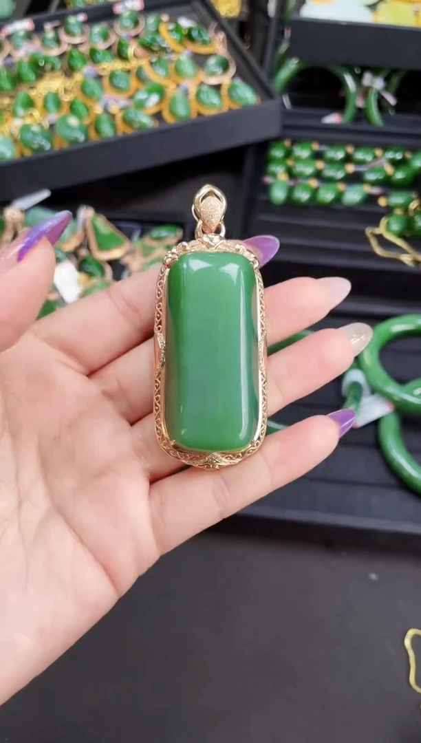 【闪购商品】和田玉吊坠18K金镶嵌多样性发一