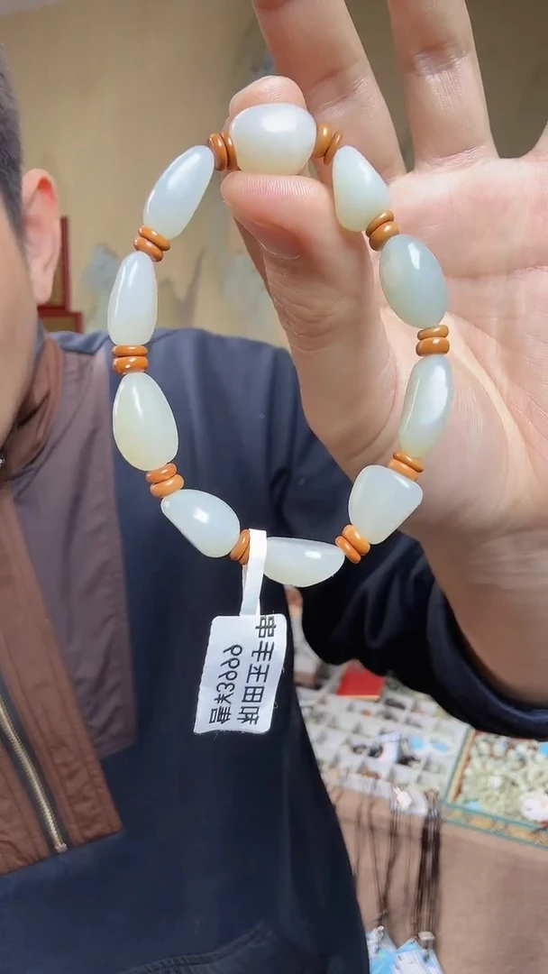 颈饰未镶嵌和田玉.