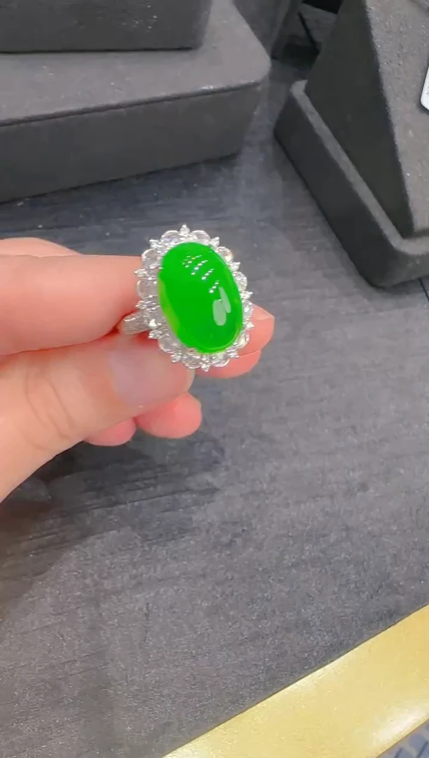 【闪购商品】翡翠戒指18K金镶嵌天然翡翠A货