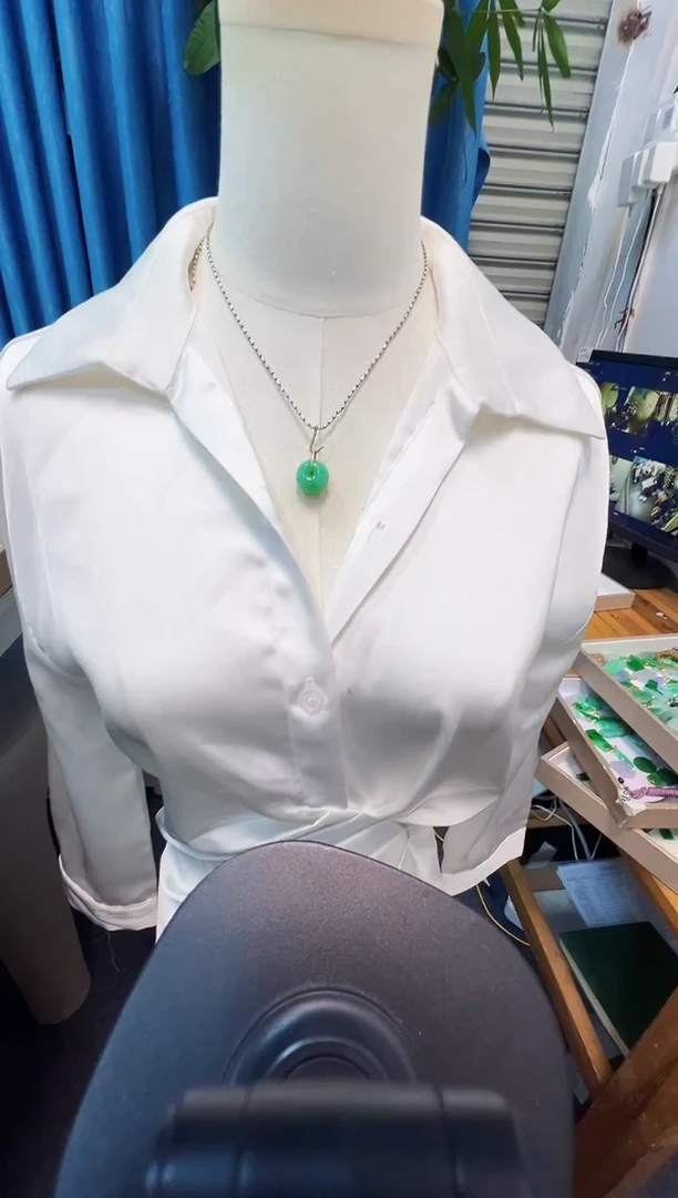 吊坠(不含链)18K金镶嵌翡翠1800