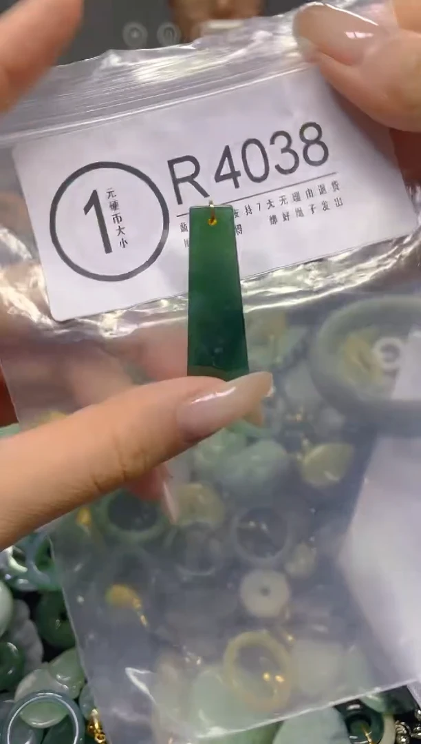 颈饰未镶嵌翡翠/ R /翡翠A货，一件也是批发价