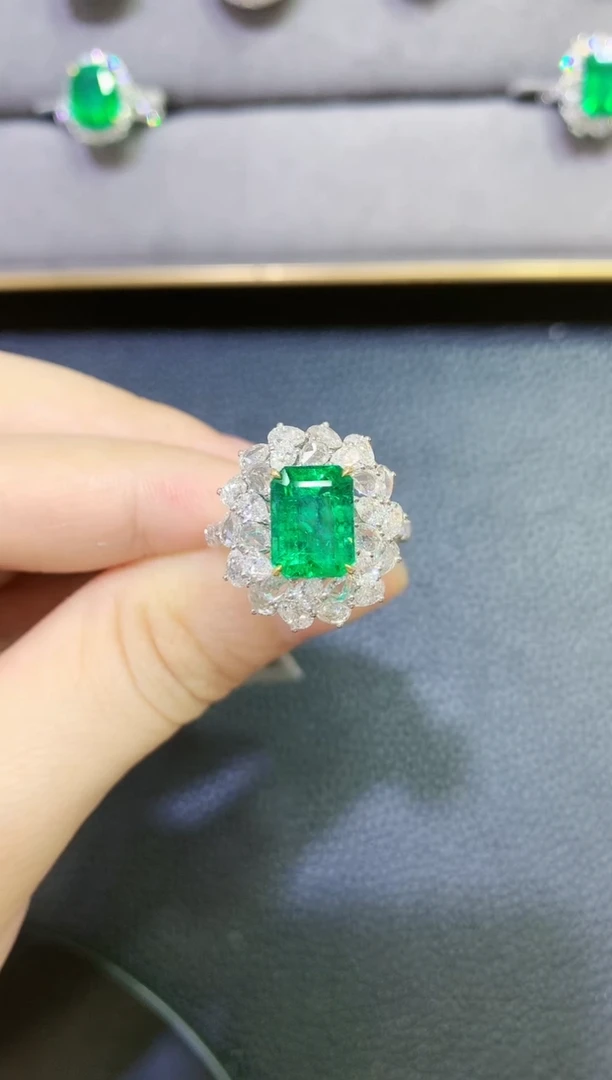 戒指18K金镶嵌祖母绿1