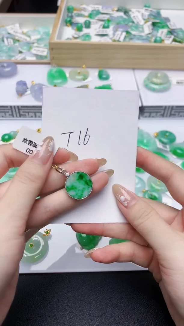 翡翠未镶嵌颈饰天然缅甸翡翠A货