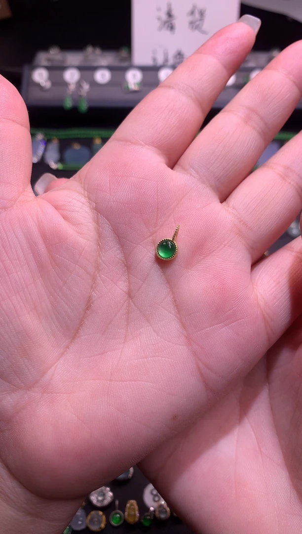【闪购商品】翡翠吊坠(不含链)18K金镶嵌1