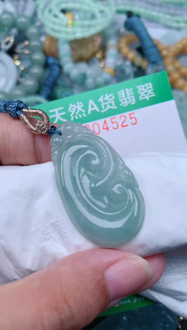 翡翠未镶嵌颈饰.0004525