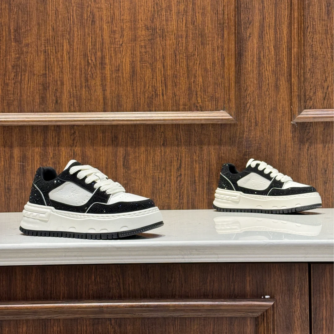 2025春季新款时尚百搭潮流轻奢高端烫钻耐磨休闲男鞋（偏大一码）