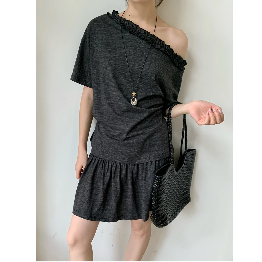 十三行THE MIND-夏季福秒休闲套装斜肩短袖+短裙#T5161（配项链）