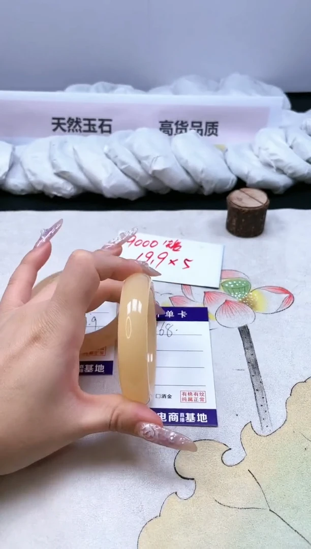 【闪购商品】石英质玉手镯未镶嵌168/53.3