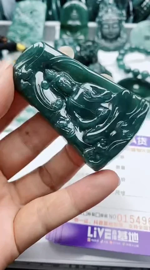 翡翠未镶嵌颈饰
