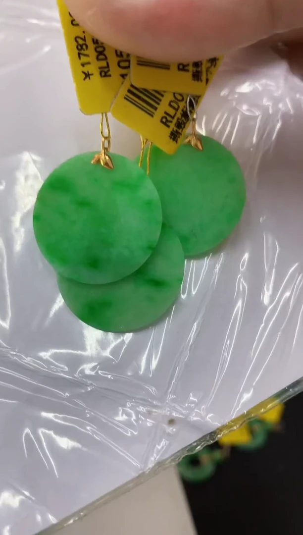 翡翠18K金镶嵌颈饰多样性发货其中一件