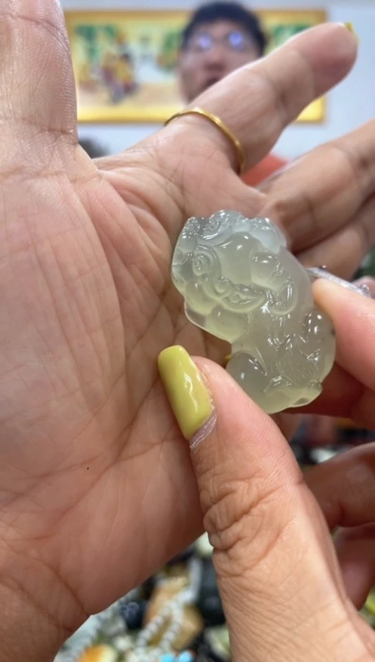 未镶嵌岫玉吊坠