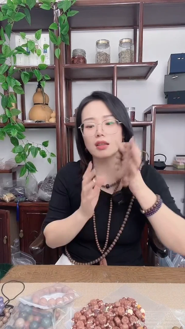 泥塑瑕疵龙涎香方的手串